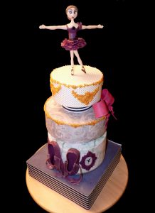gâteau anniversaire, sans gluten 4 étages ballerine violet