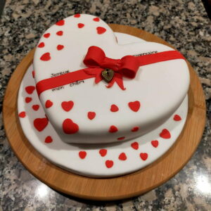 gâteau coeur noeud rouge sans gluten